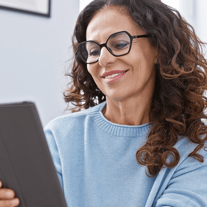 La relación beneficio–riesgo de la THM ha evolucionado y su inicio en mujeres menores de 60 años o dentro de los 10 años posteriores a la menopausia se asocia con beneficios clínicos relevantes.