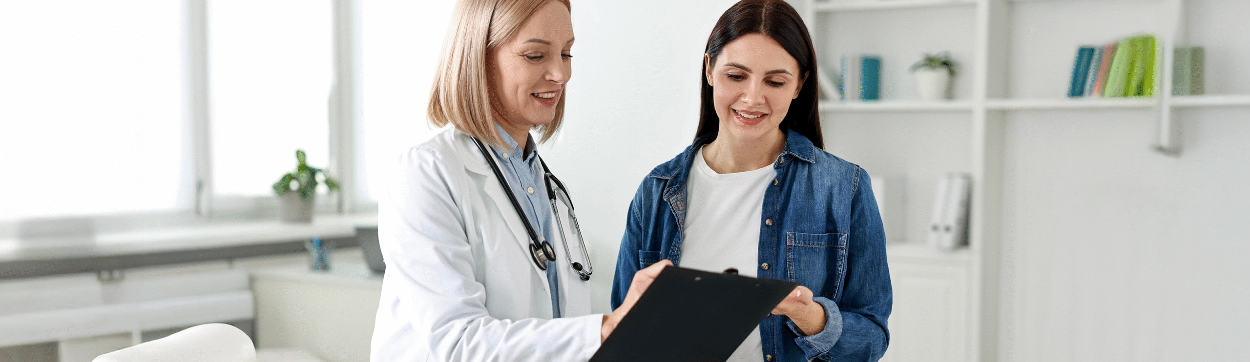 La FDA ha solicitado la eliminación de las advertencias sobre enfermedades cardiovasculares, cáncer de mama y demencia probable del recuadro de advertencia en todos los productos con estrógenos.