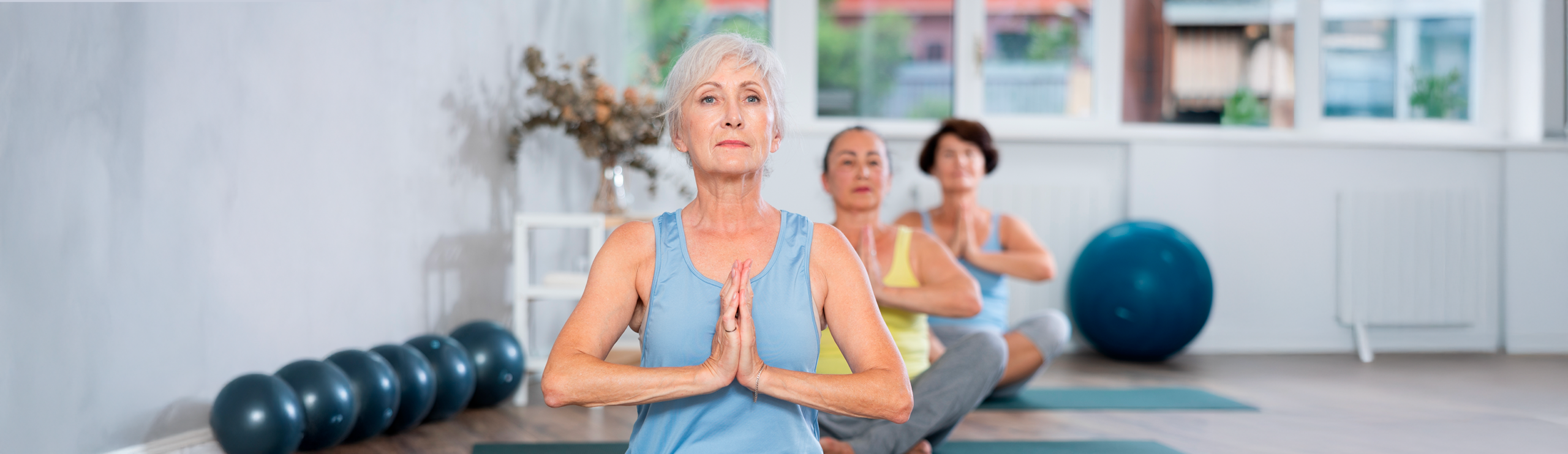 Las intervenciones no farmacológicas para la menopausia (como la actividad física, la atención plena y el yoga) pueden mejorar la calidad de vida de las mujeres.
